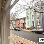 Chic Downtown Studio In Albany