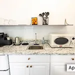 Chic Downtown Studio In Albany