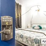 Chic Downtown Studio In Albany