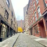 Downtown Albany 1 Bed + Workstation @ Maiden Lane