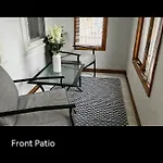 Lovely Renovated 2 Bedroom House With Private Parking