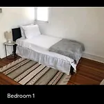 Lovely Renovated 2 Bedroom House With Private Parking