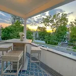 The Allen House - 3 Bedroom - 2 Full Bath - Private Gorgeous Apartment - Sleeps 8