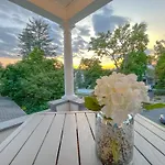The Allen House - 3 Bedroom - 2 Full Bath - Private Gorgeous Apartment - Sleeps 8