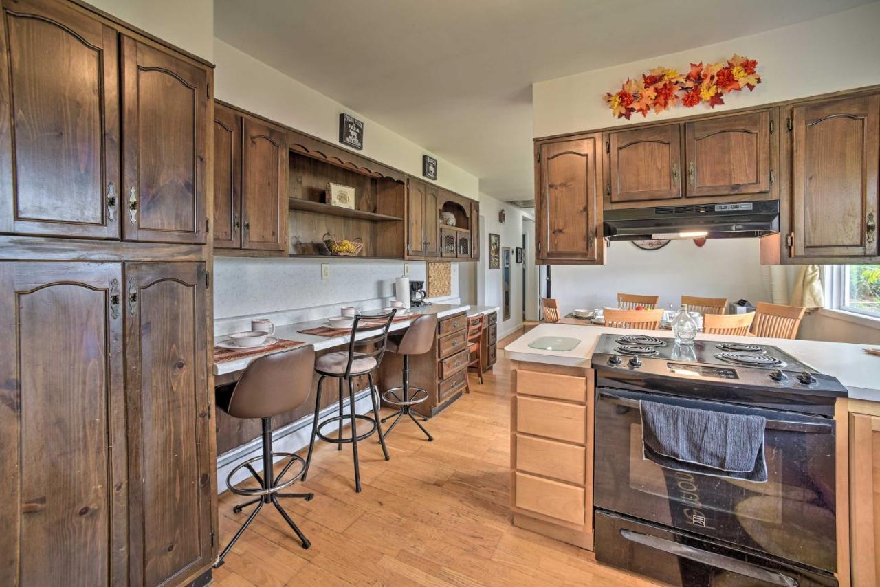 With Fenced Yard And Patio - Pets Welcome! Albany