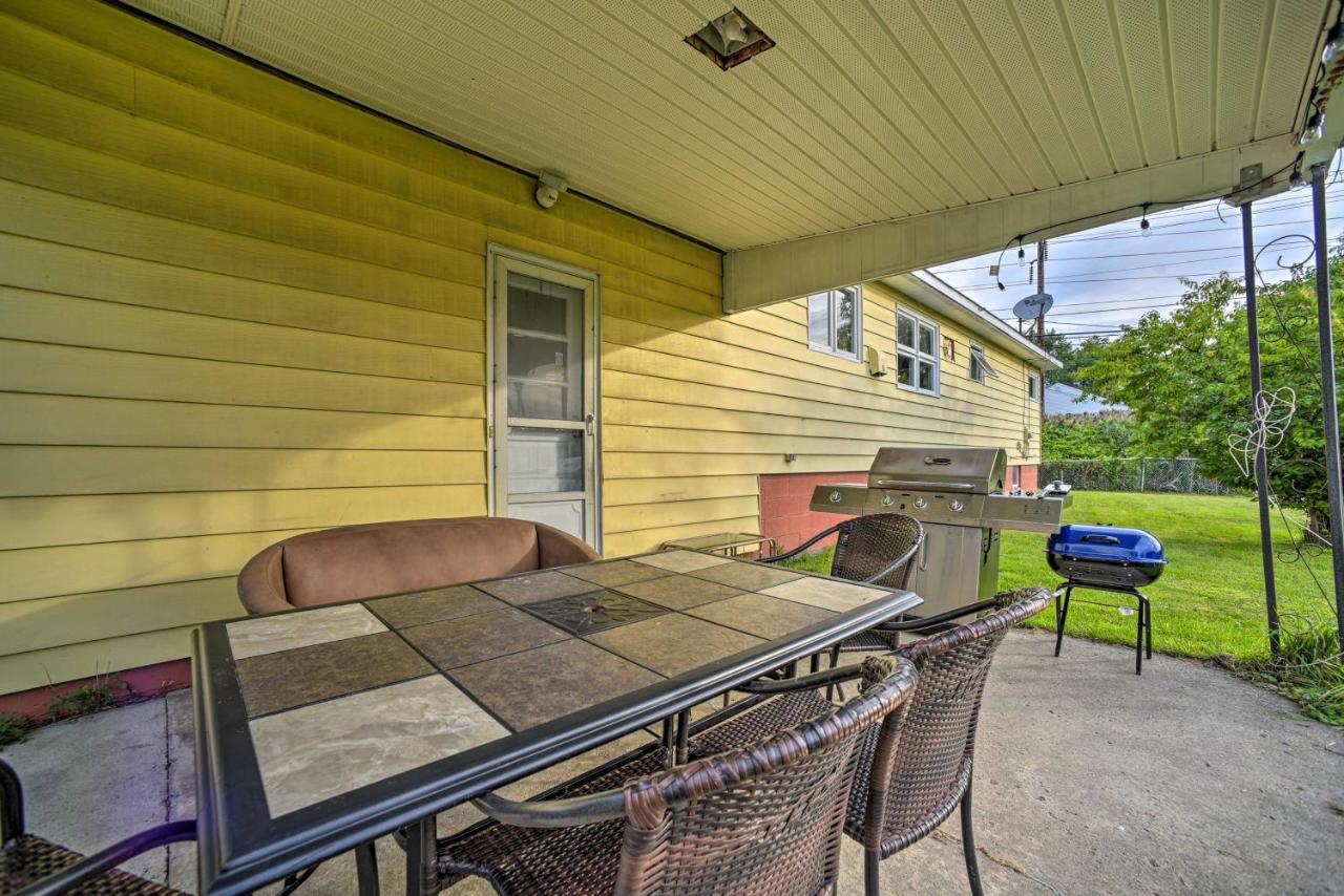 With Fenced Yard And Patio - Pets Welcome!
