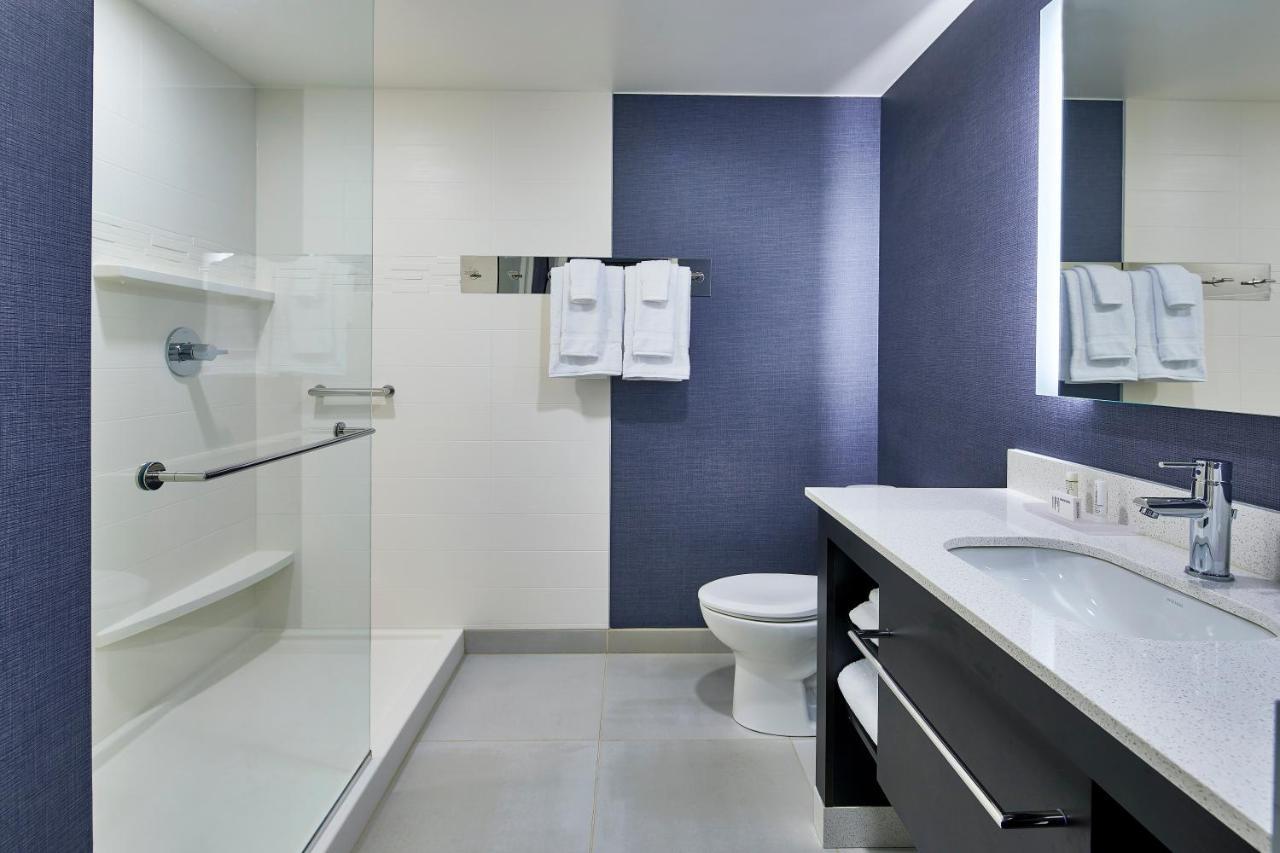 By Marriott Airport Hotel 3*