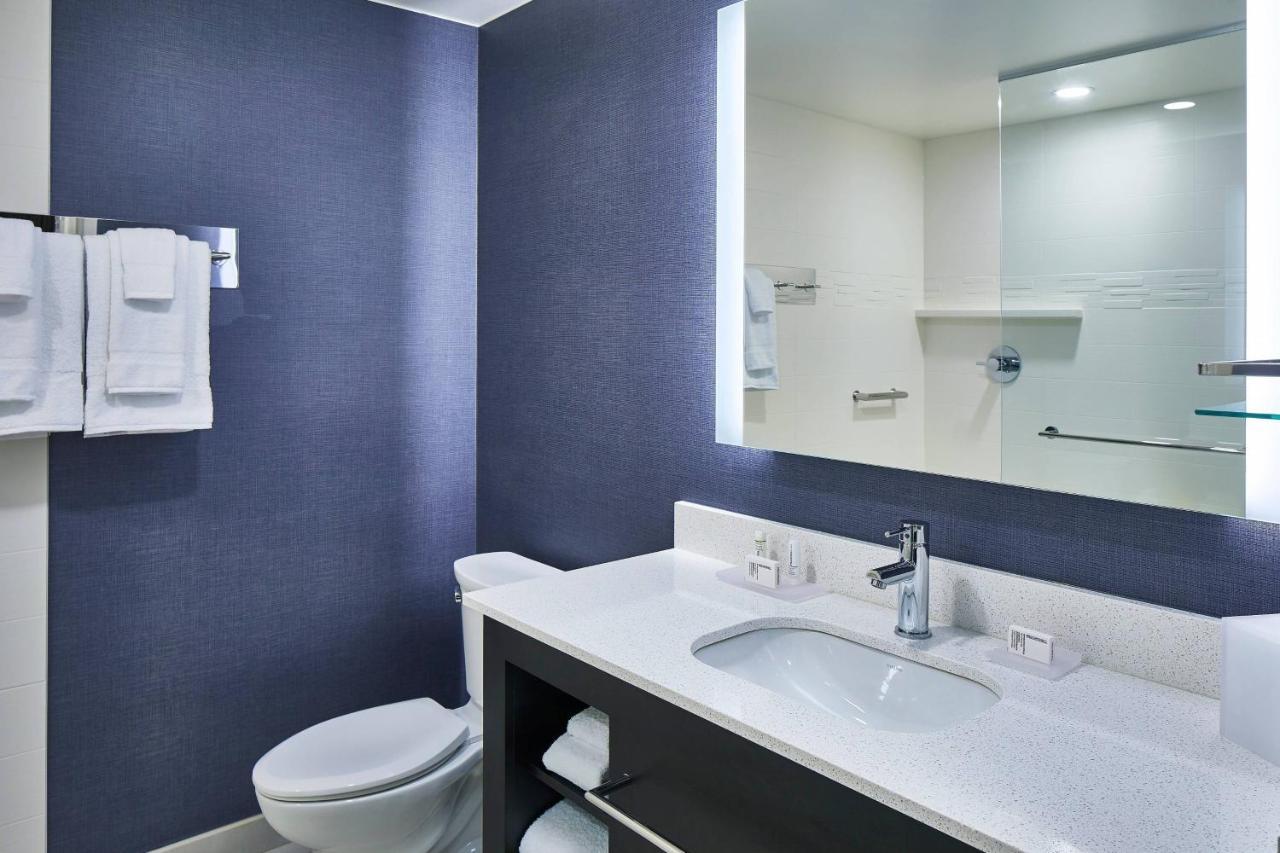 Hotel By Marriott Airport 3*