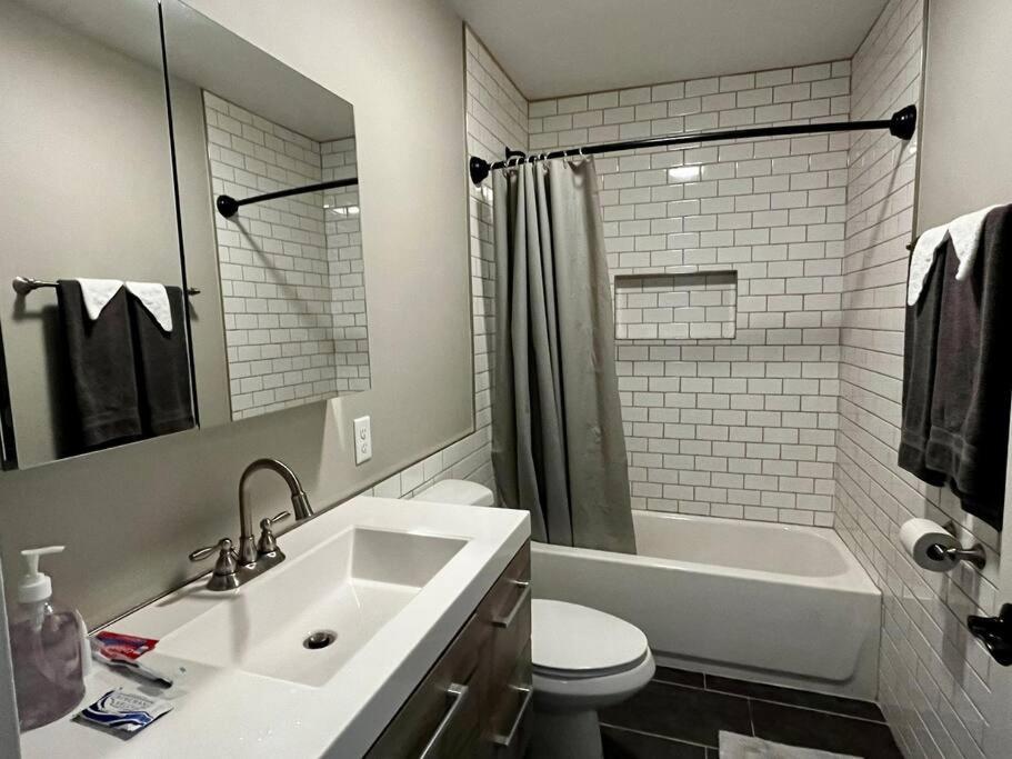Downtown 1 Bed + Workstation @ Maiden Lane Apartment Albany