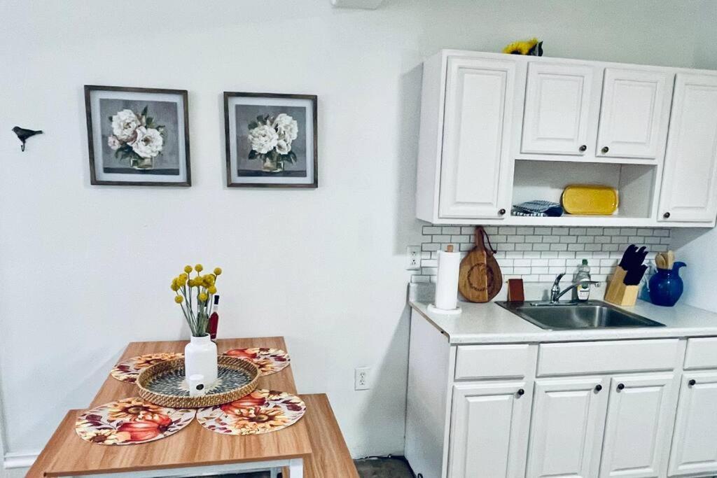 Apartment Cozy 1br With Patio In The Heart Of