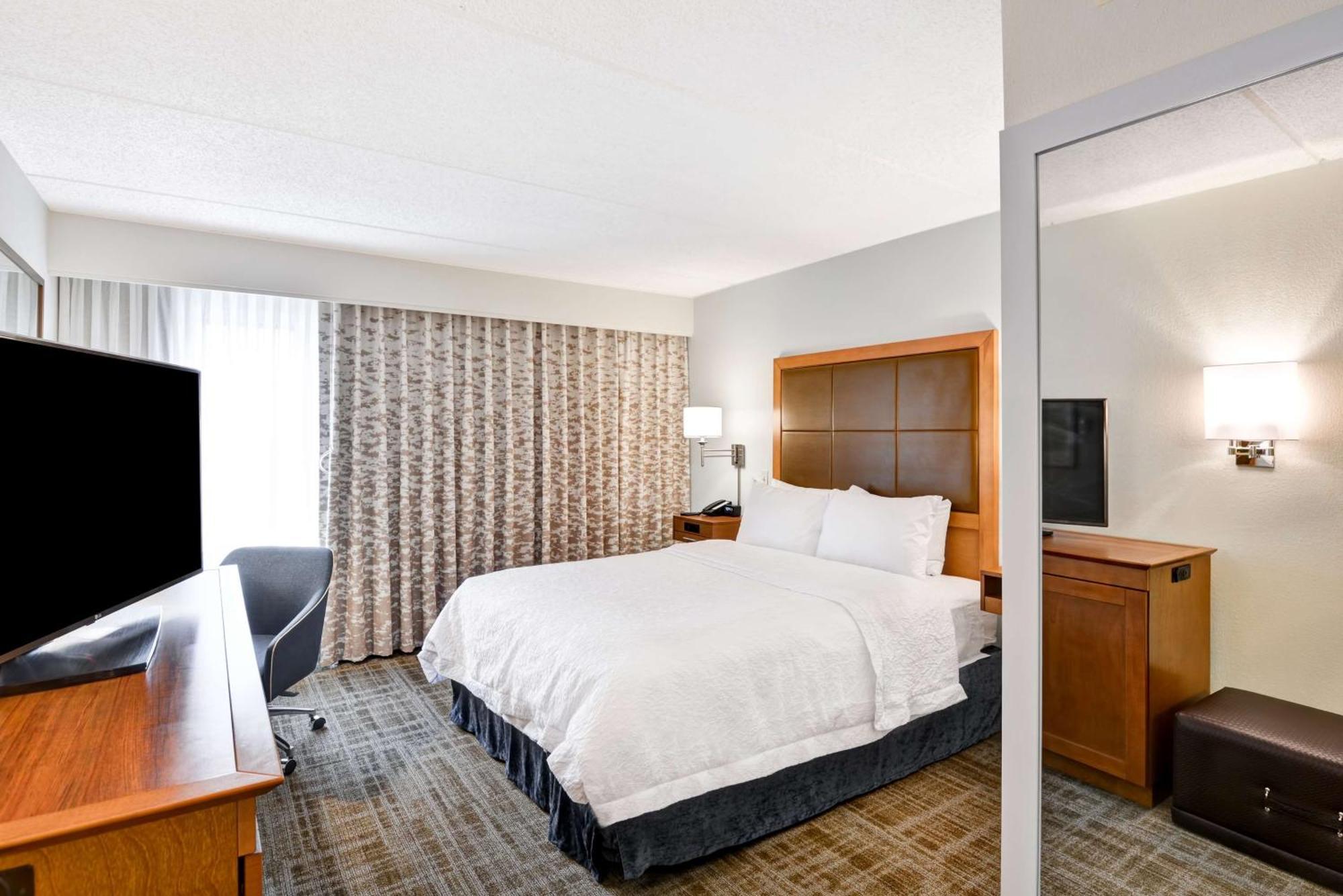 Hampton Albany-wolf Road Hotel 3*
