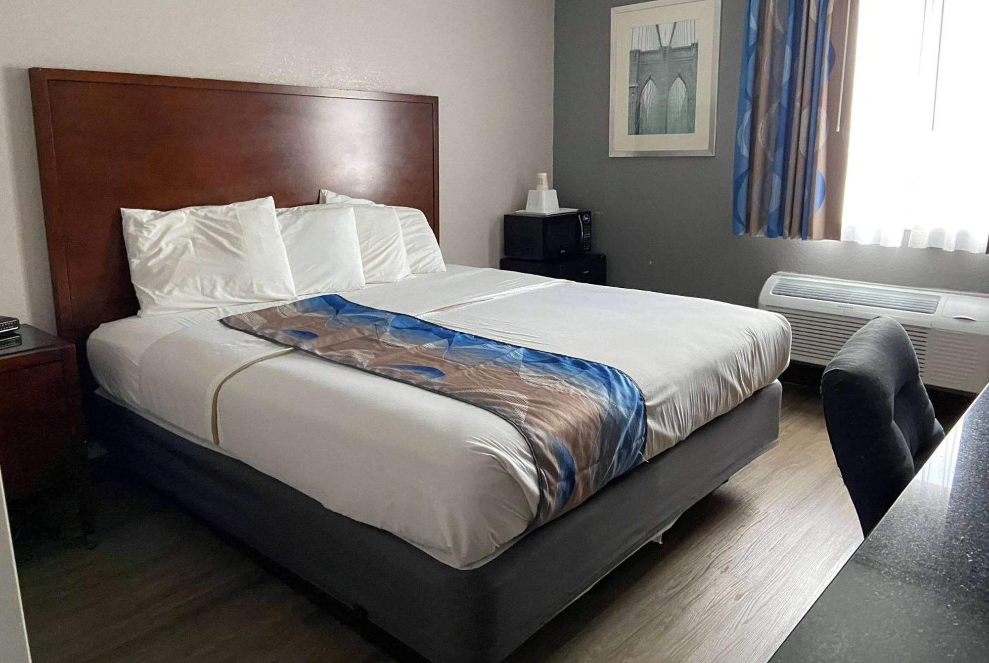 Travelodge & By Wyndham *