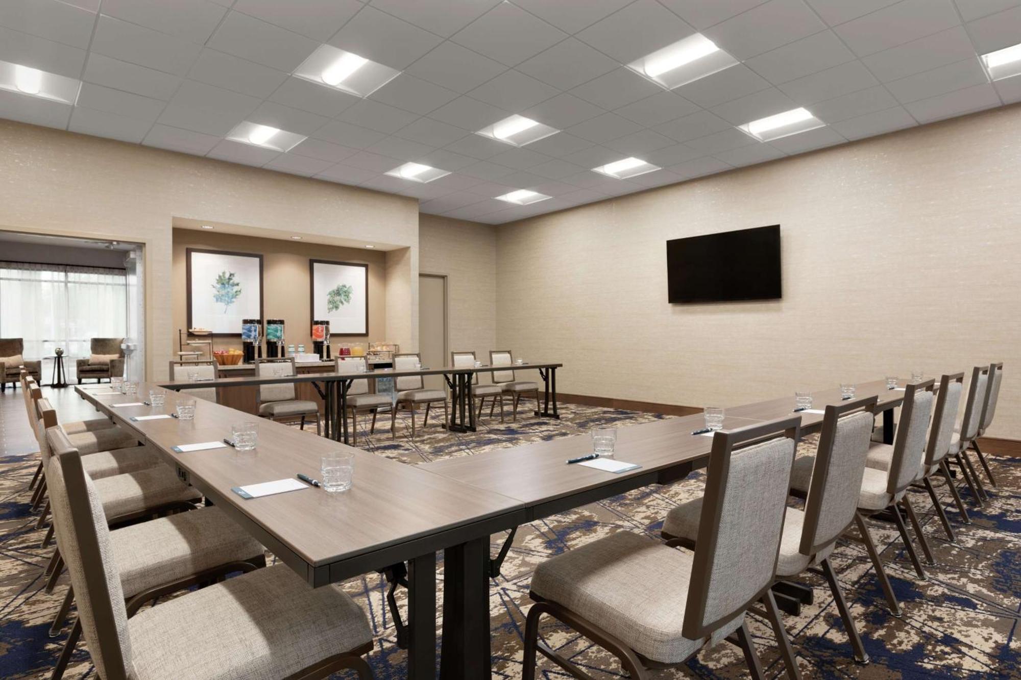 Tru By Hilton Crossgates Mall 3*