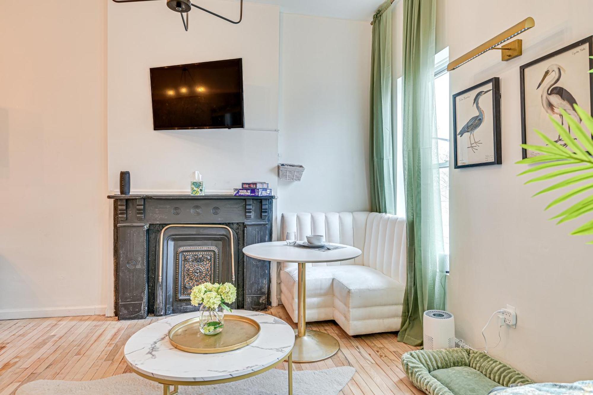 Downtown Vacation - Chic And Walkable! * Albany