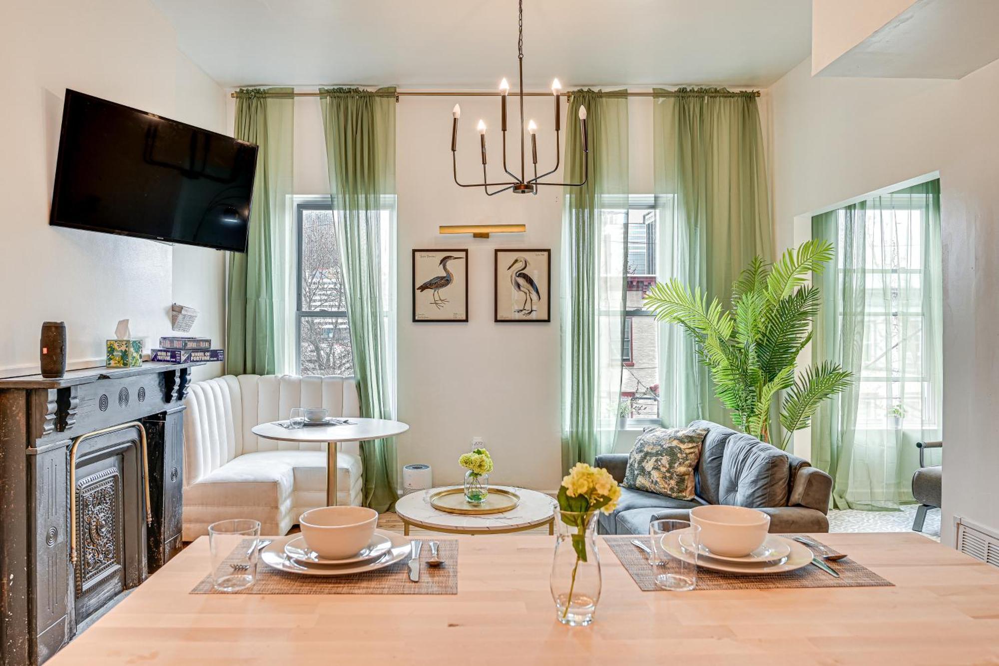 Downtown Vacation - Chic And Walkable! *