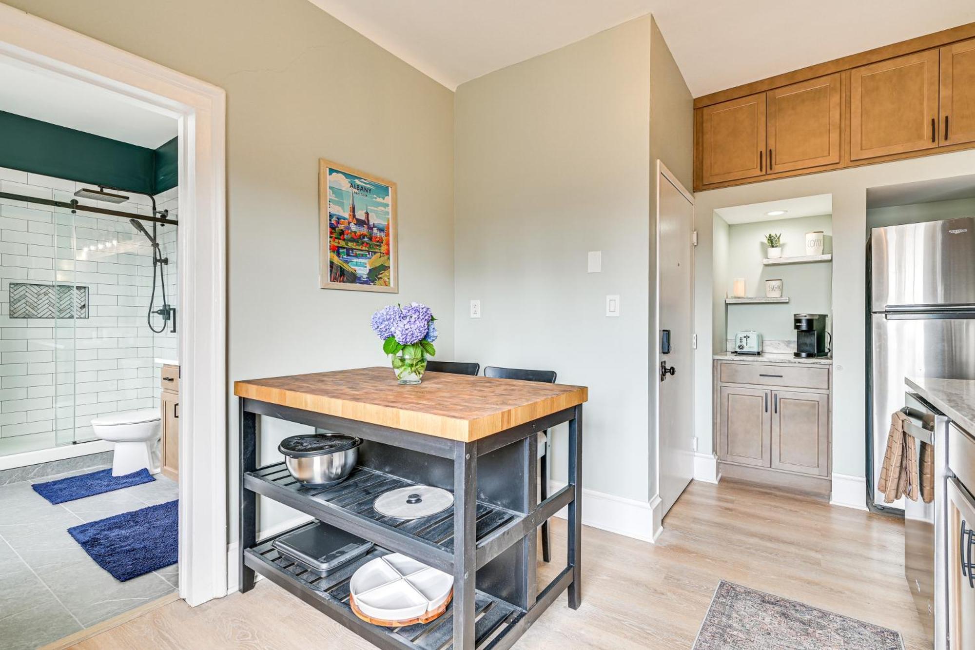 Apartment Vacation With State Capitol Views! *