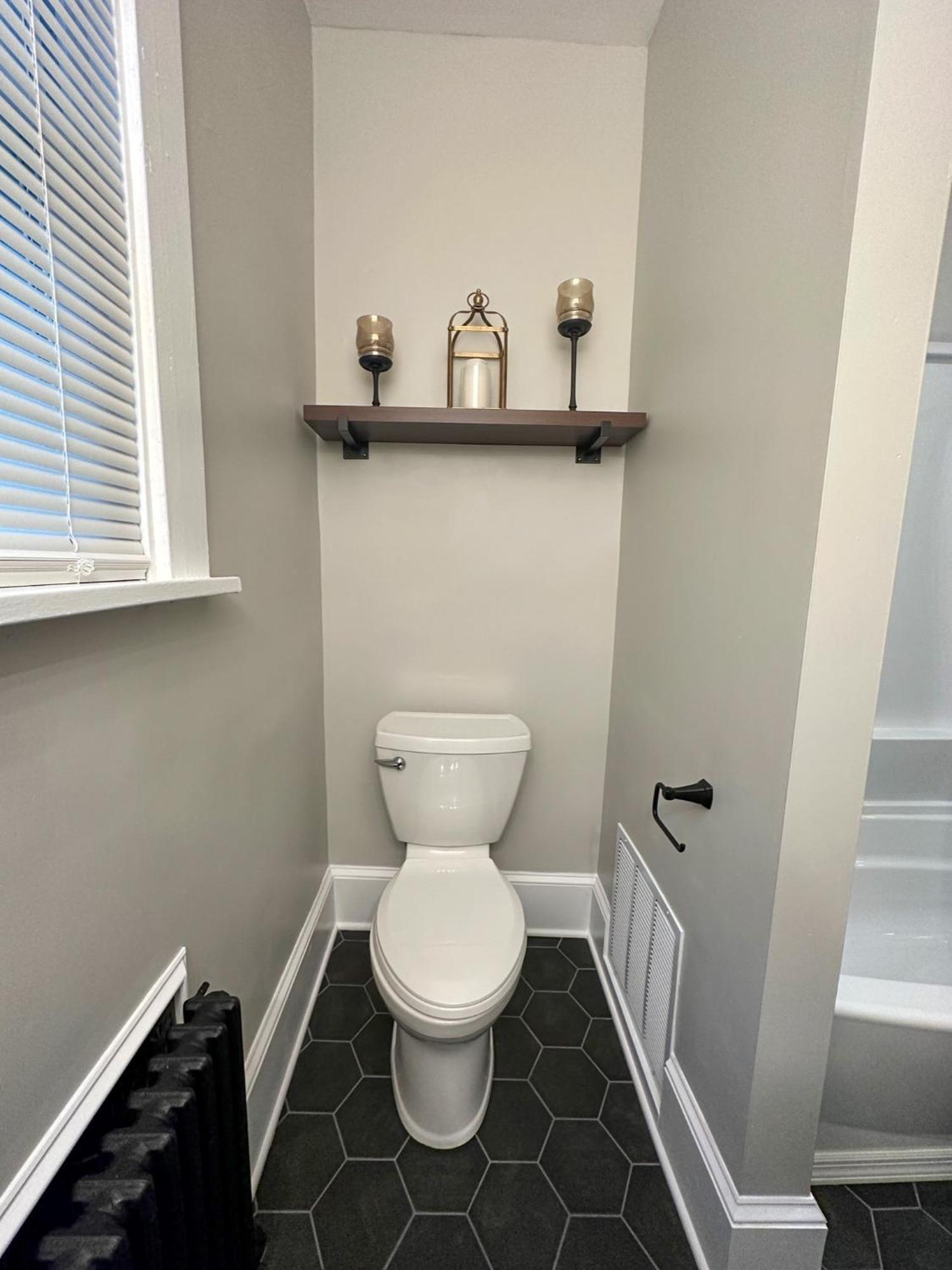 The Allen House - 3 Bedroom - 2 Full Bath - Private Gorgeous - Sleeps 8 Albany