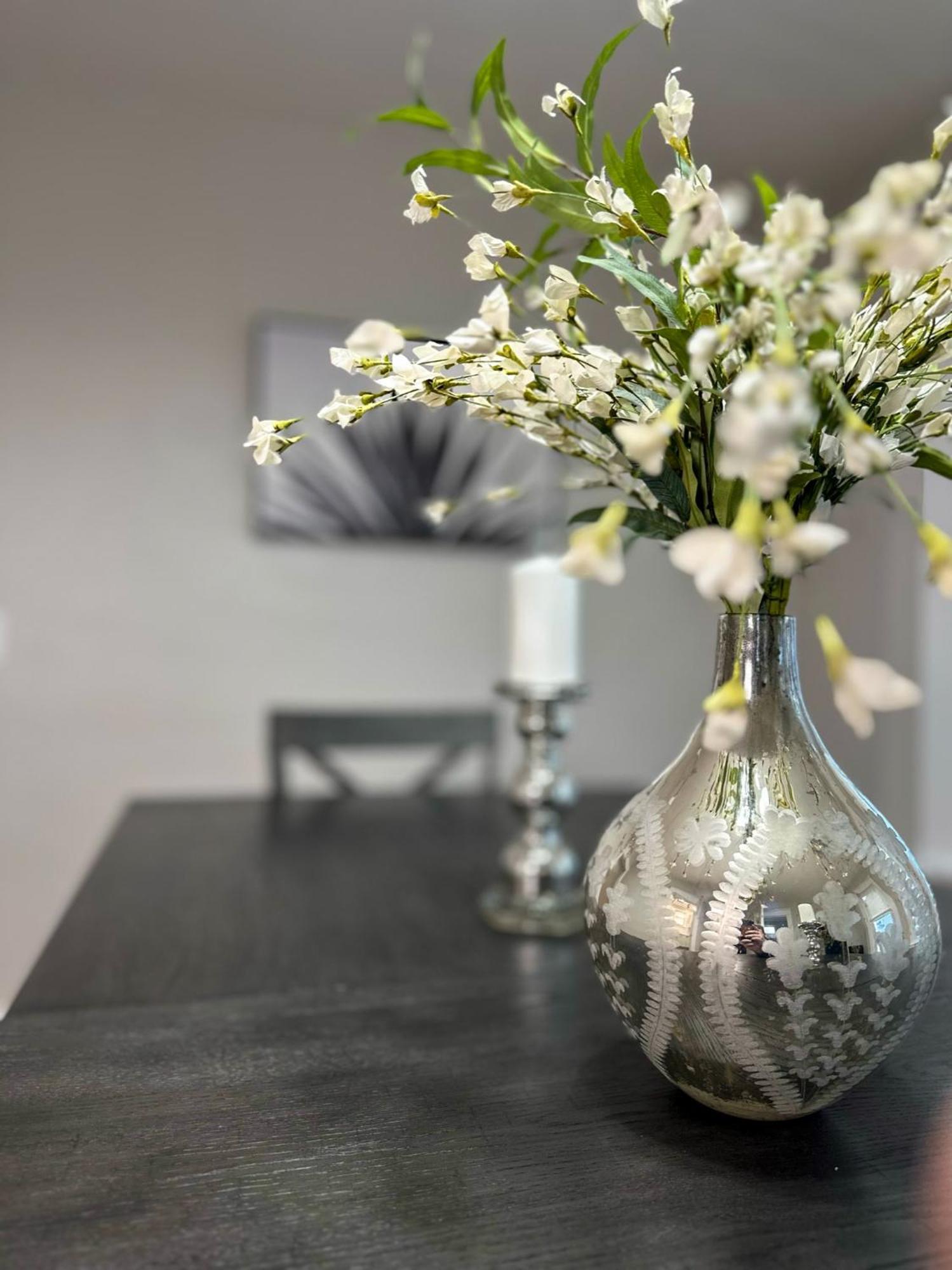 The Allen House - 3 Bedroom - 2 Full Bath - Private Gorgeous - Sleeps 8 Apartment *