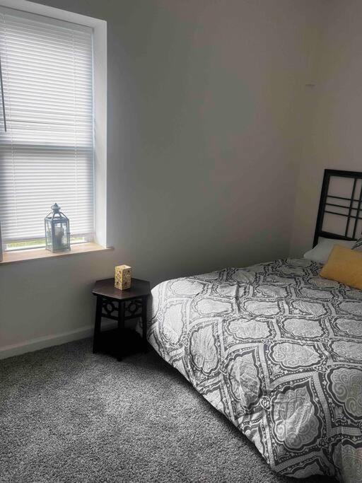 Apartment Renovated 3 Bedroom For Professionals *