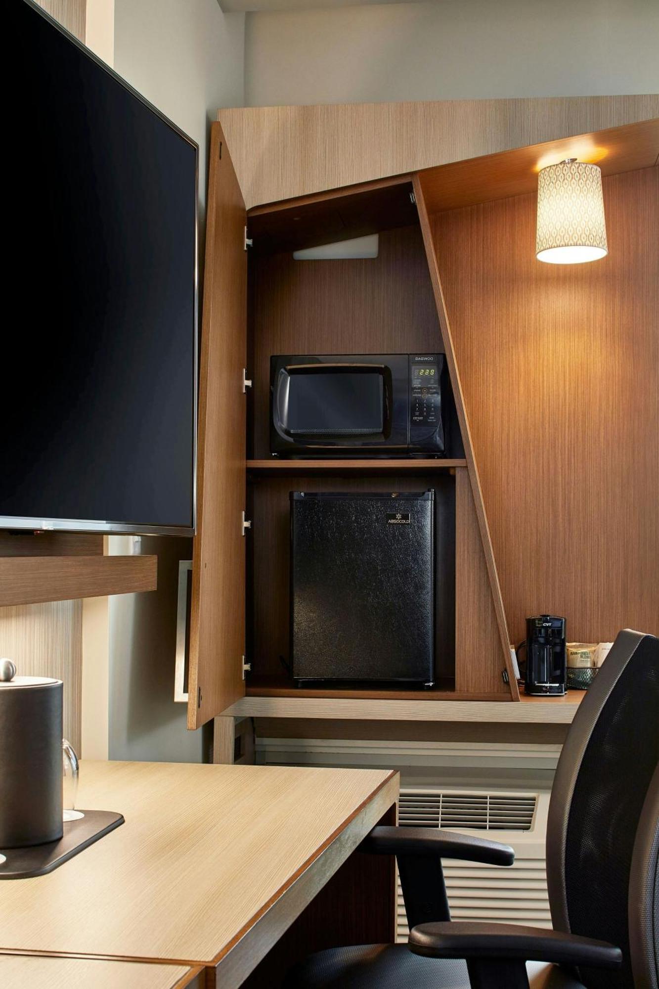 Hotel Courtyard By Marriott Airport 3*