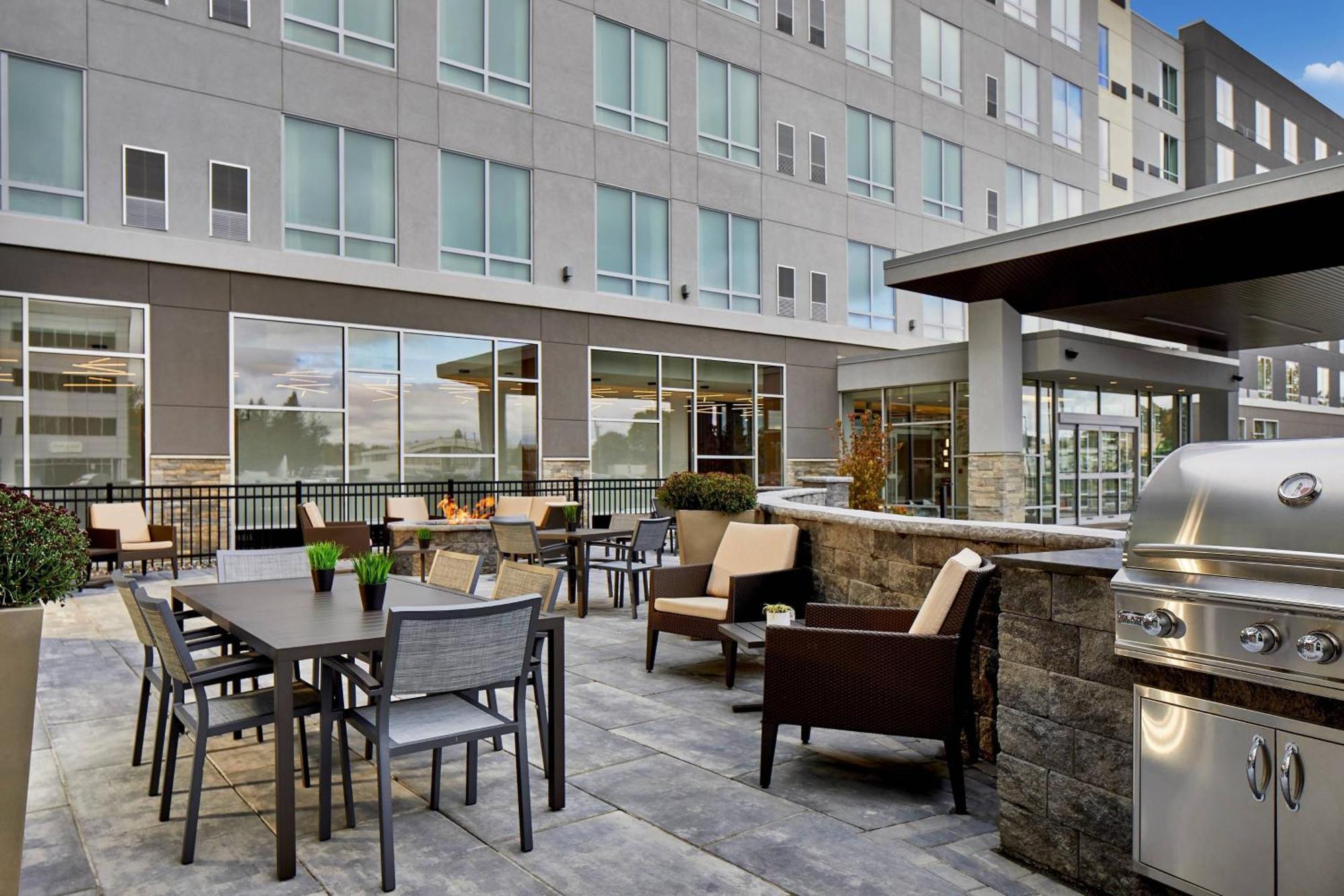 Hotel By Marriott Airport 3*