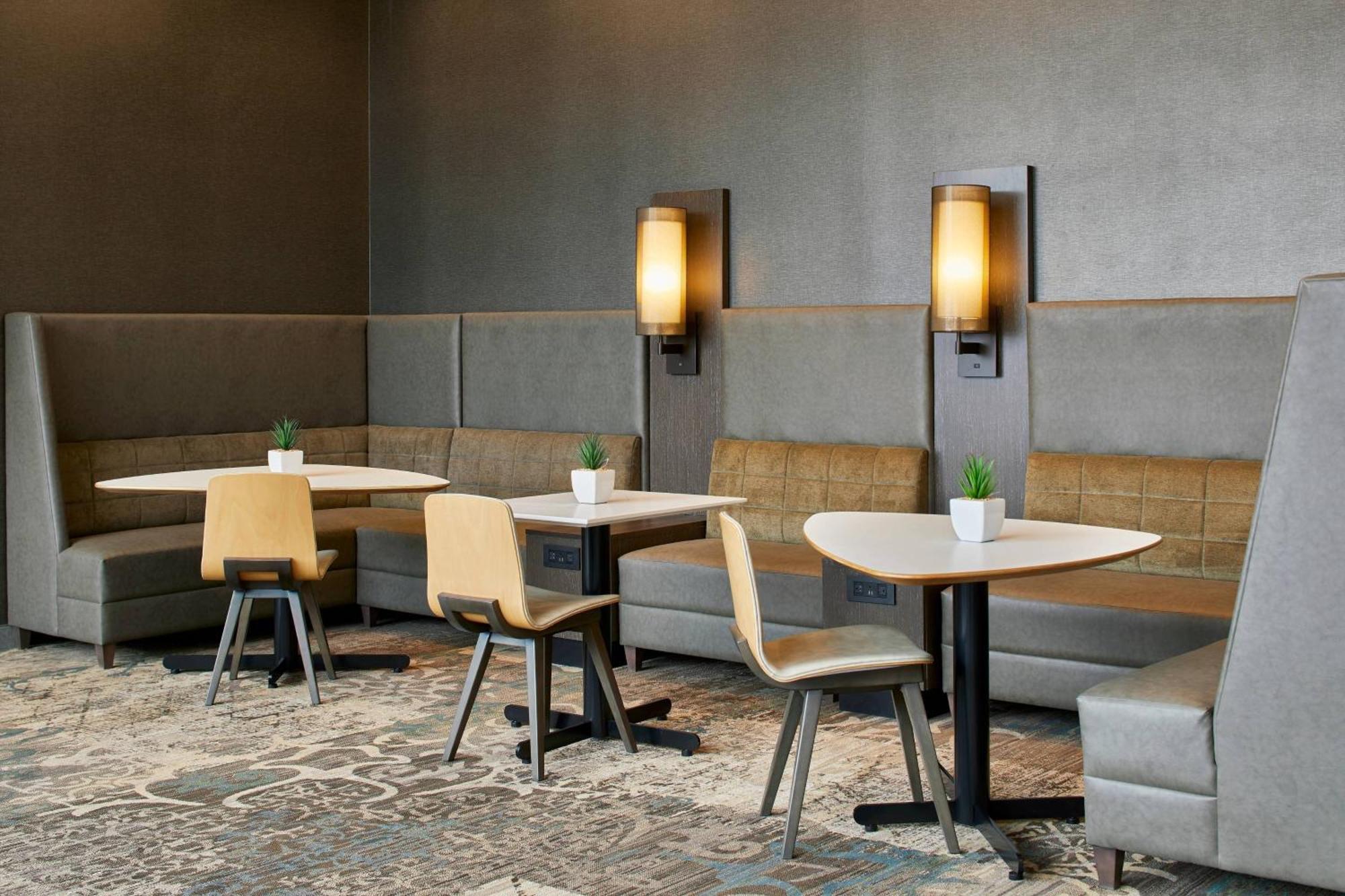 Hotel By Marriott Airport Albany
