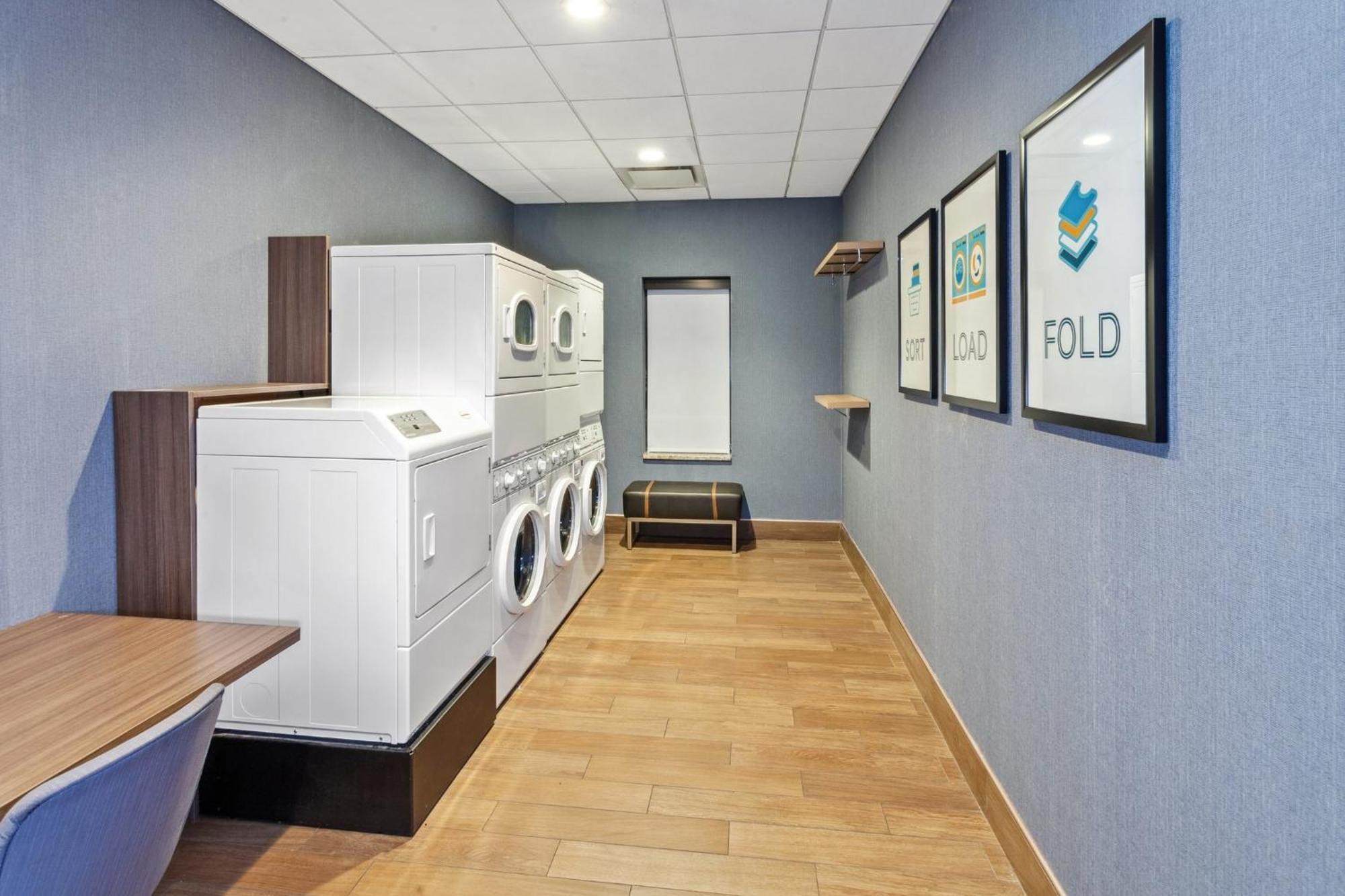Staybridge Wolf Rd-colonie Center By Ihg Hotel 2*