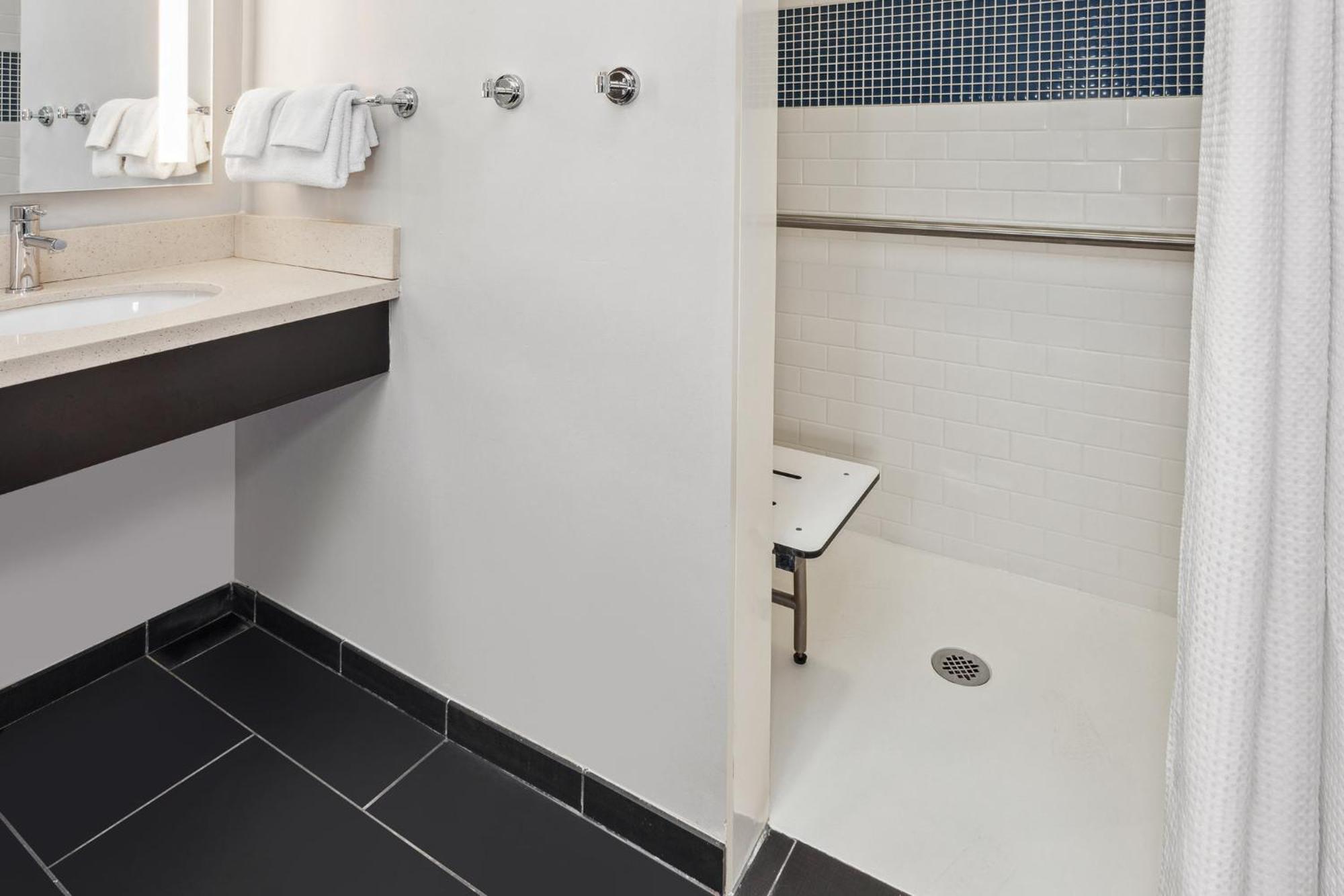 Staybridge Wolf Rd-colonie Center By Ihg 2* Albany