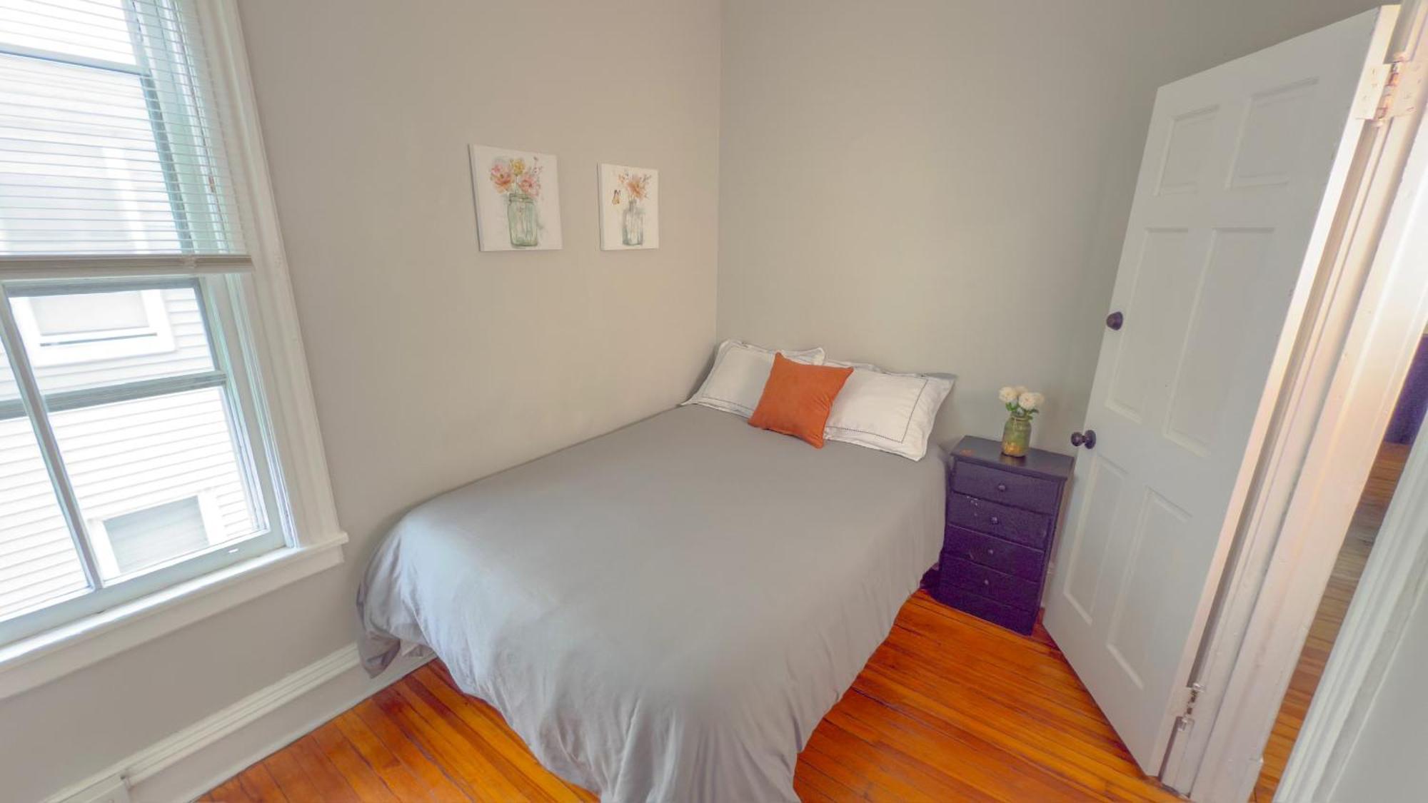 The Rustic Ny - 3 Bedroom Private Second Floor Apartment