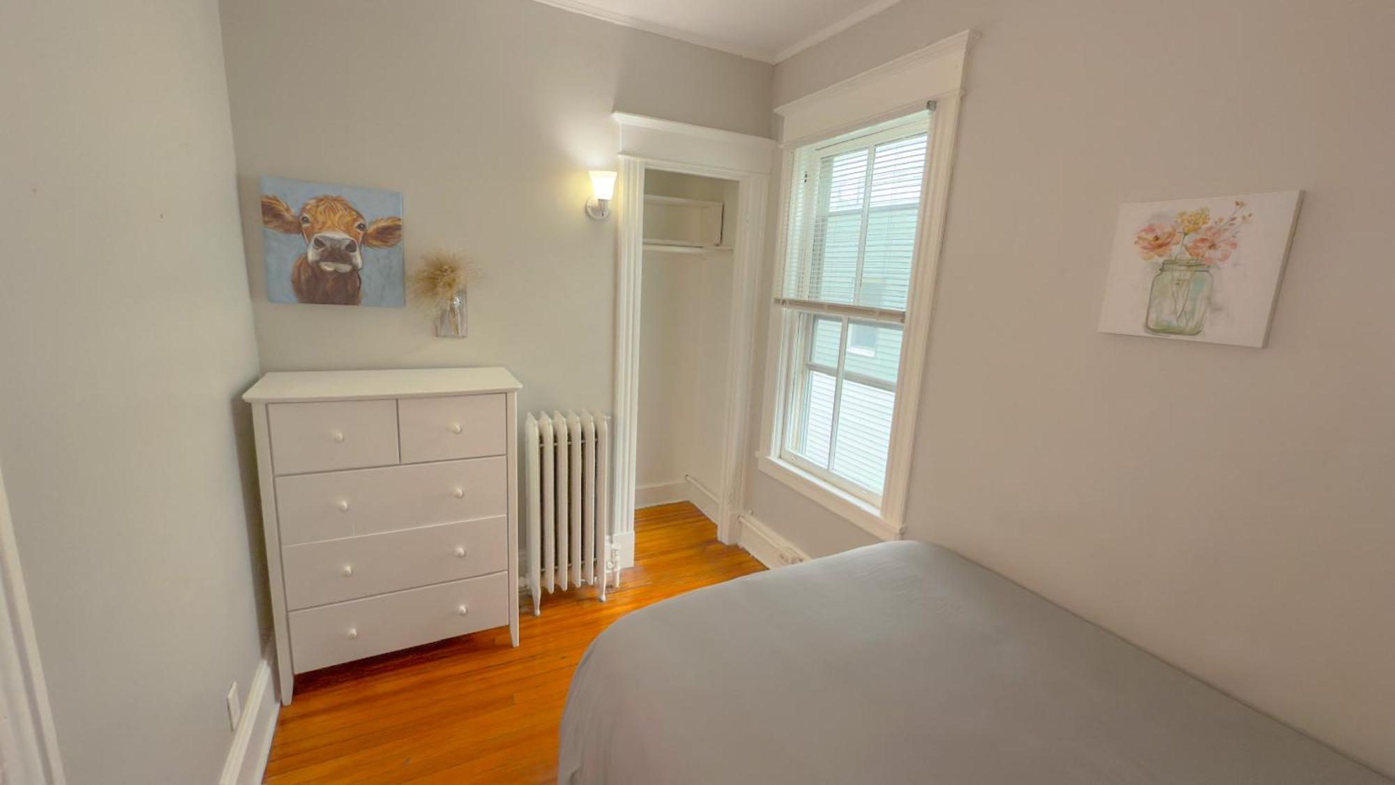 The Rustic Ny - 3 Bedroom Private Second Floor Apartment *
