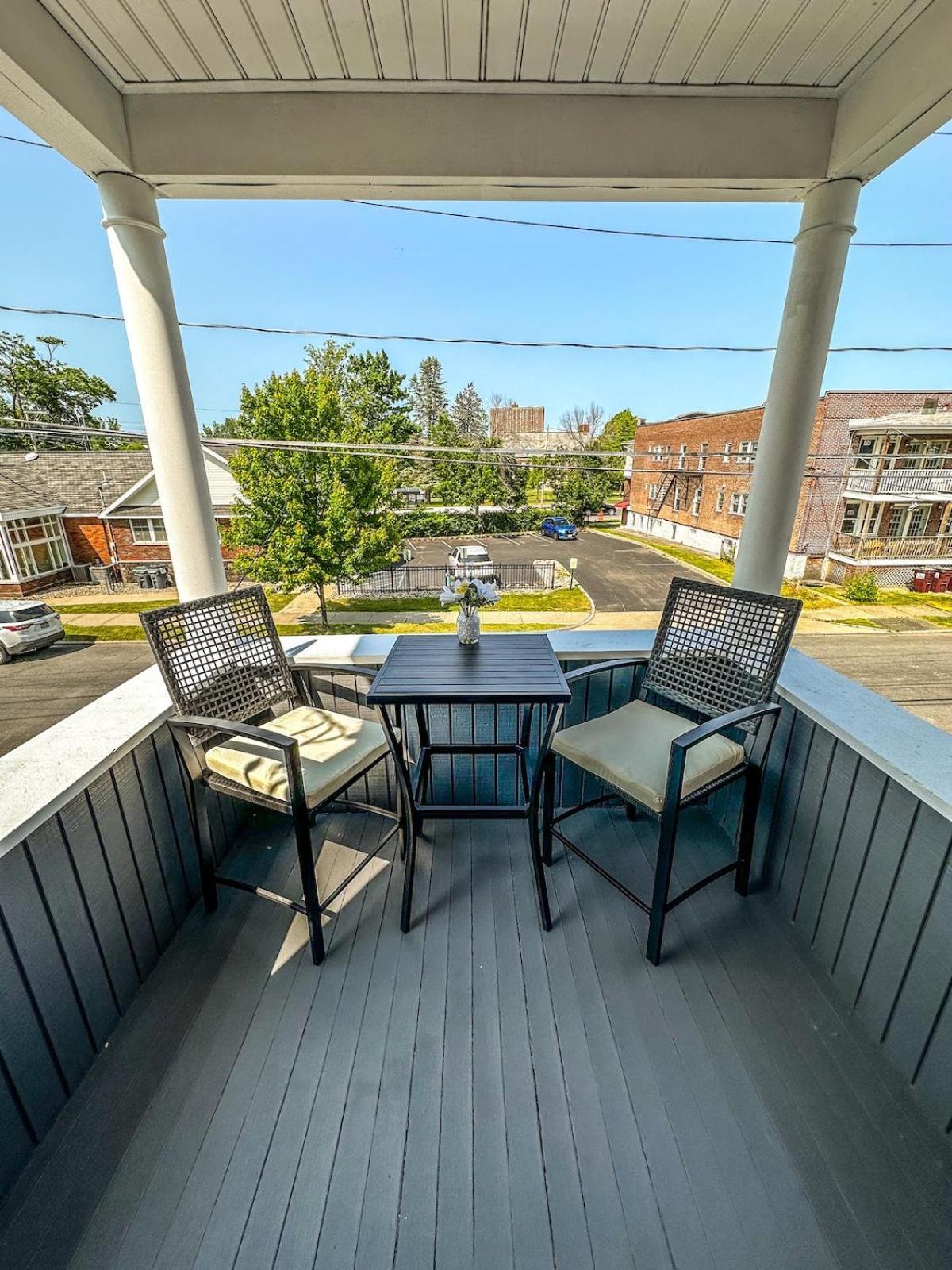 The Red House Ny 4 Bedroom Private Apartment *