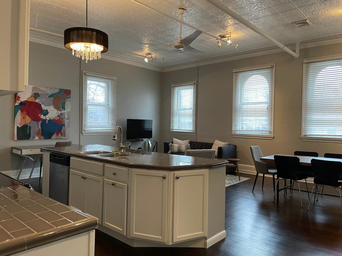 Bright Large 1 Bdr Loft In Center Sq -free Parking Albany