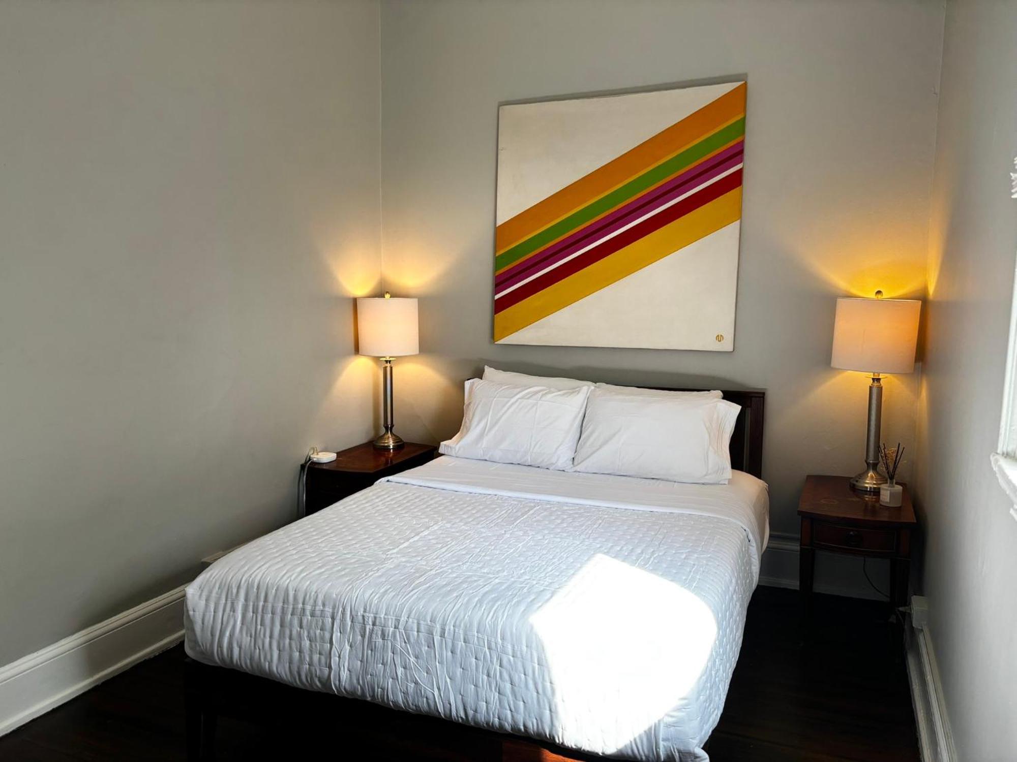 Apartment Bright Large 1 Bdr Loft In Center Sq -free Parking *