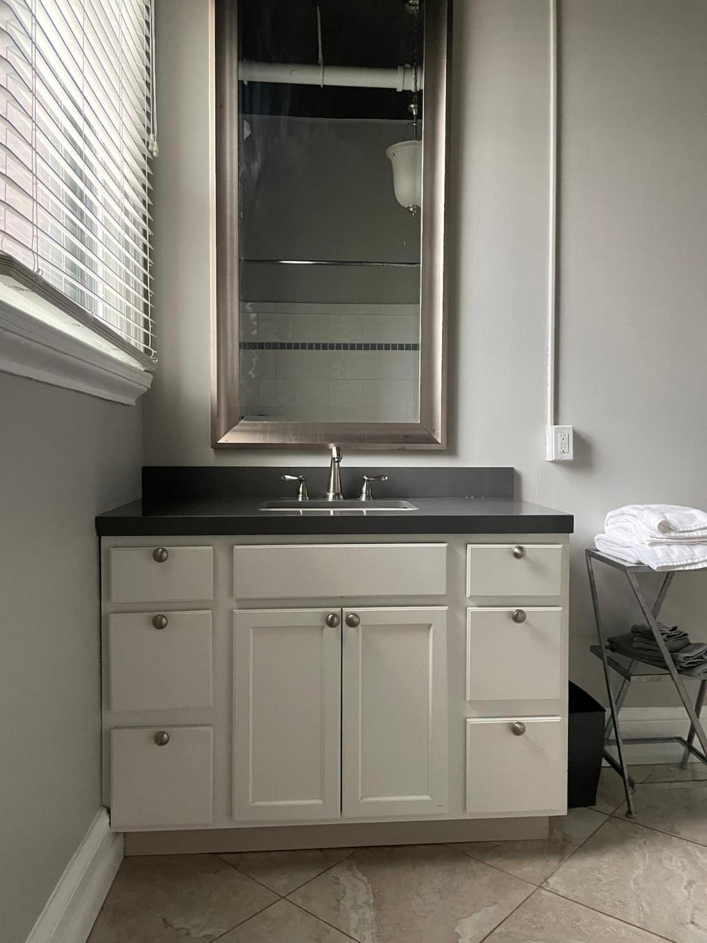 Apartment Bright Large 1 Bdr Loft In Center Sq -free Parking