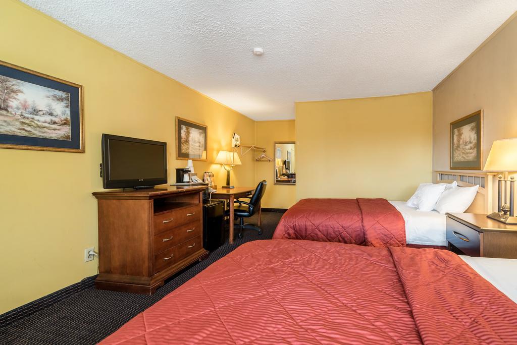 Red Carpet Inn & Suites Albany Airport 2*