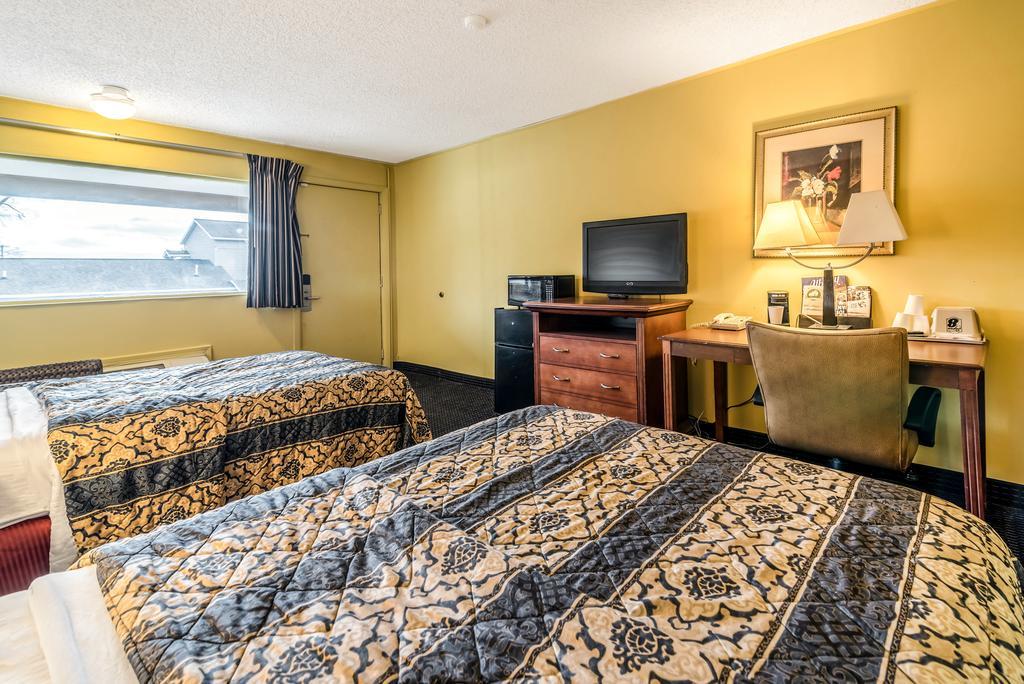 Red Carpet Inn & Suites Albany Airport Motel 2*