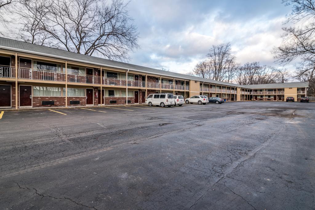 Red Carpet Inn & Suites Albany Airport 2*