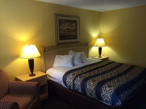 Red Carpet Inn & Suites Albany Airport