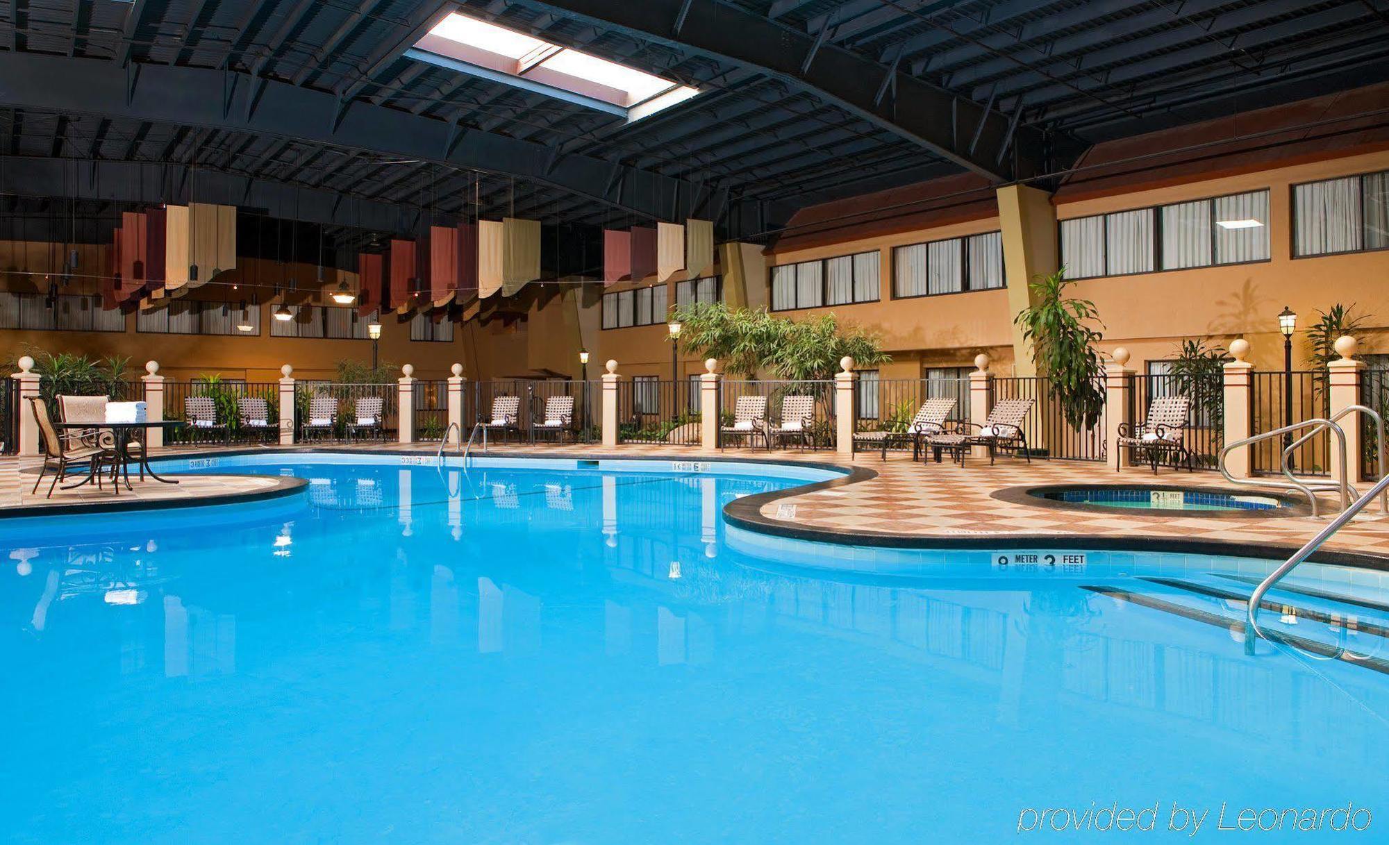Red Lion Hotel 3*