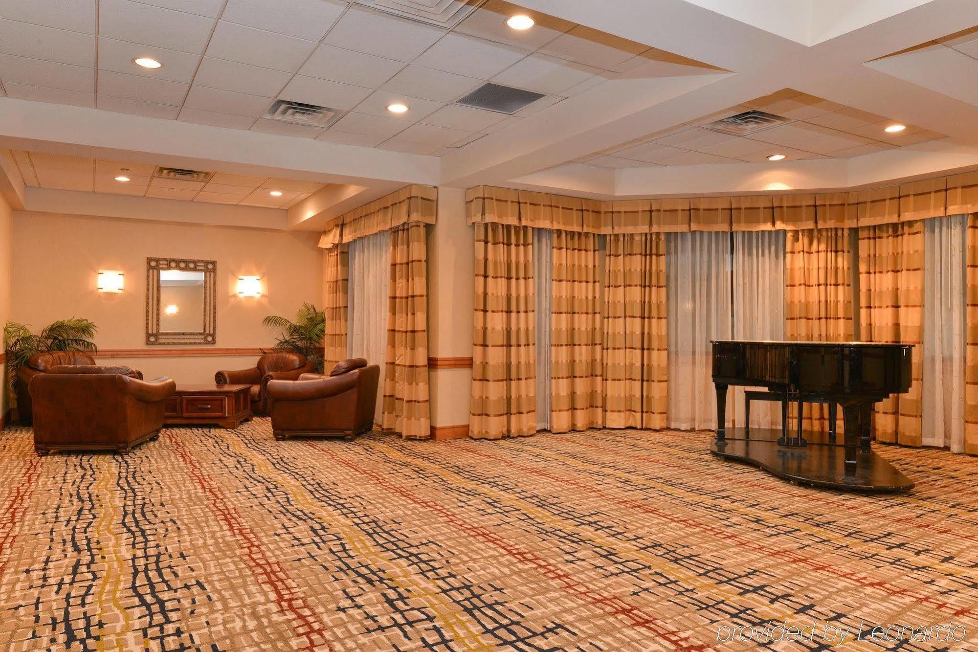Red Lion Hotel 3*