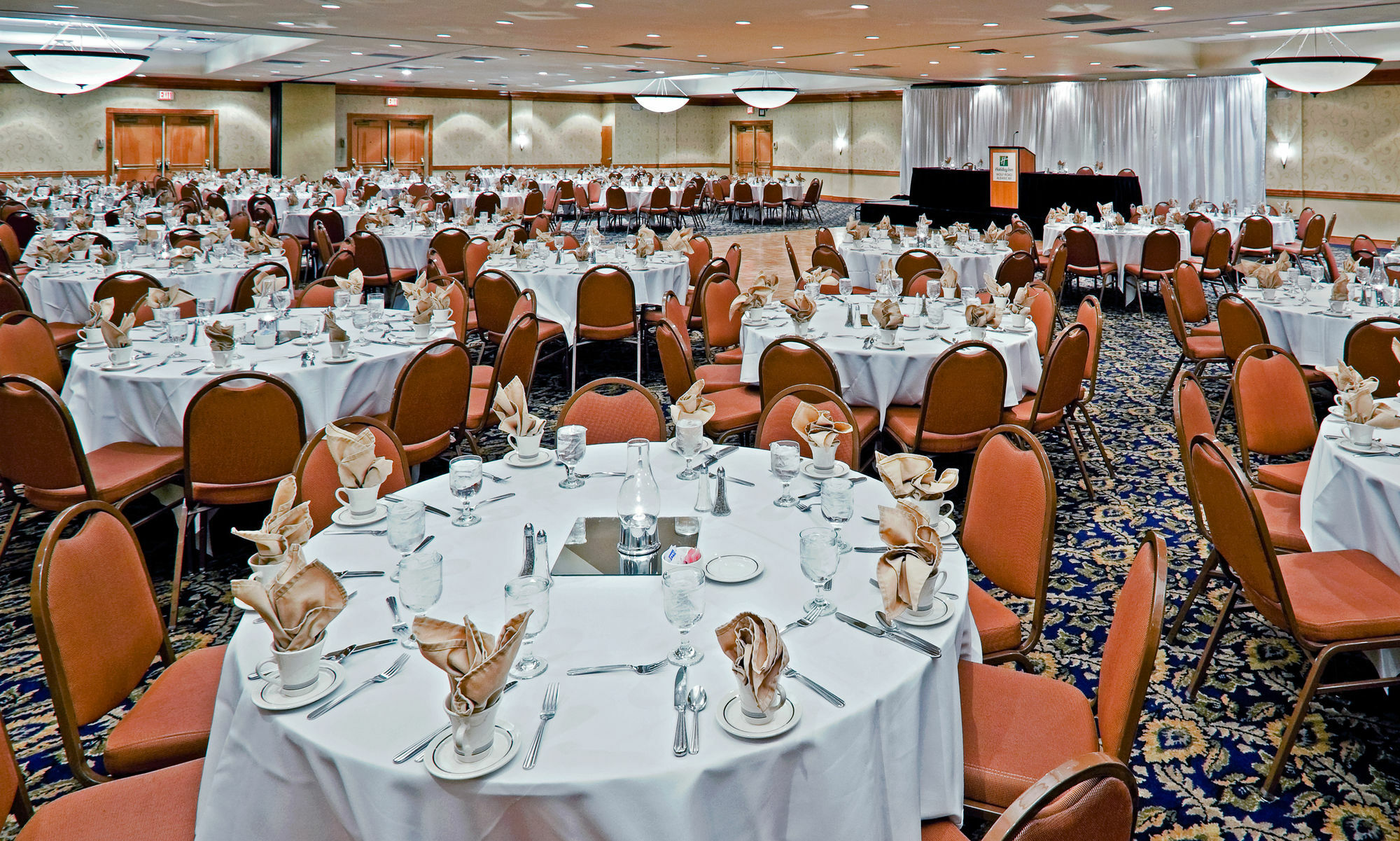 Red Lion Hotel 3*