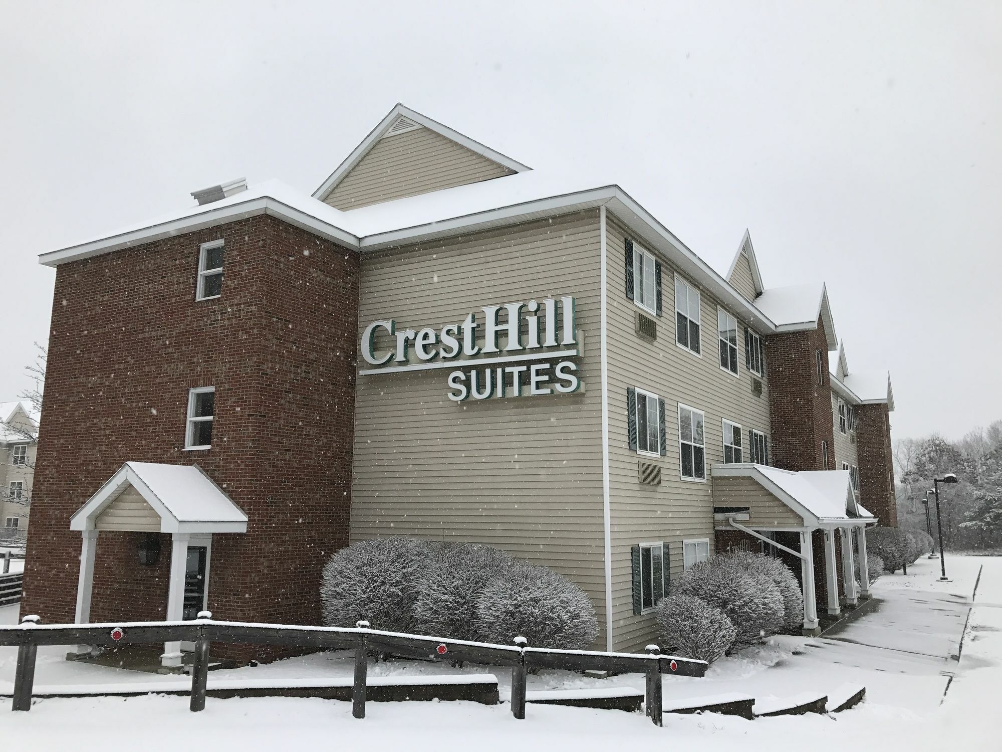 Cresthill Suny Hotel 3*