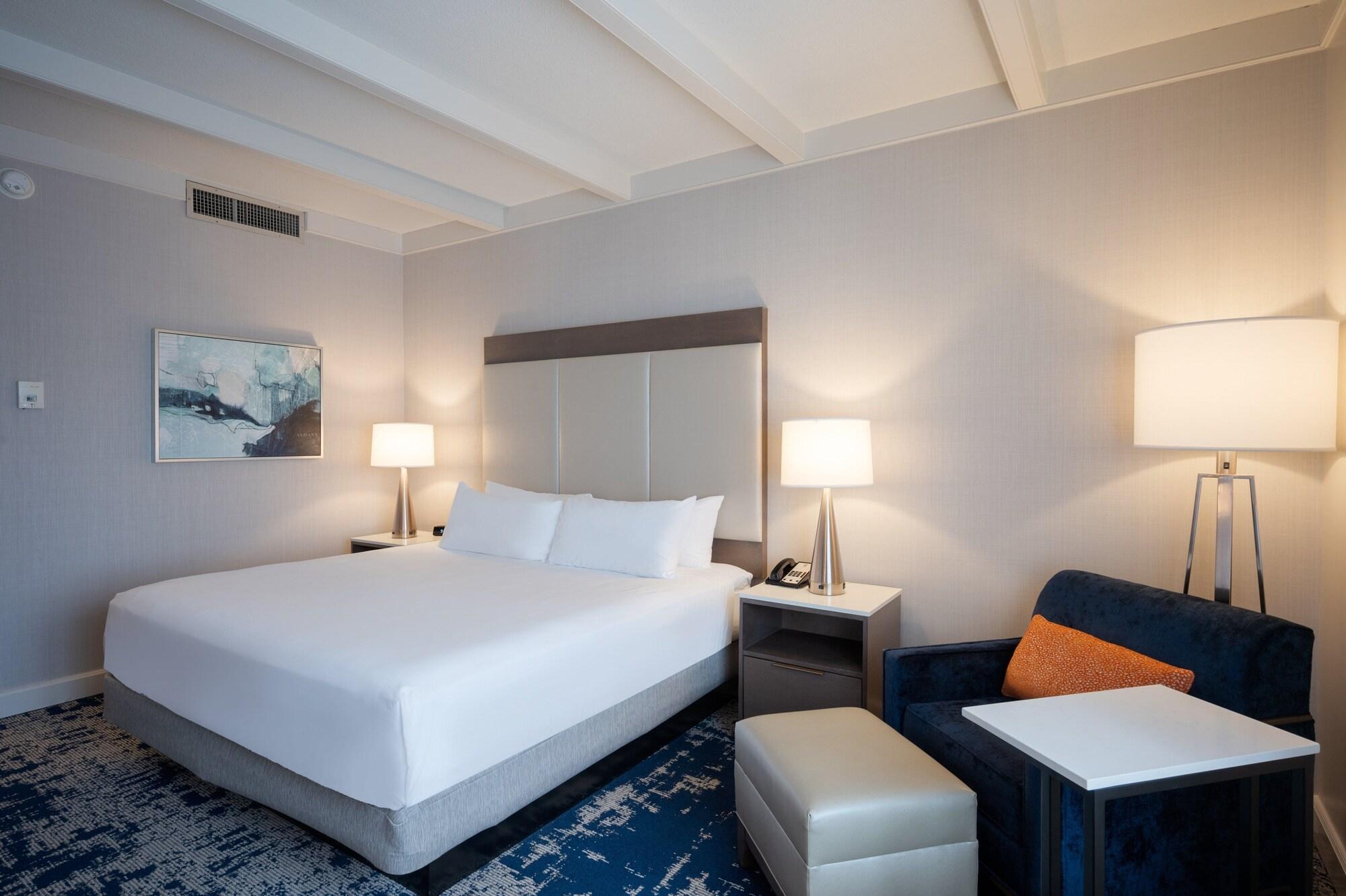 Crowne Plaza - The Desmond 3*
