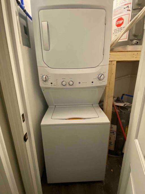 Downtown 2 Bedroom + Workstation @ The Apartment *