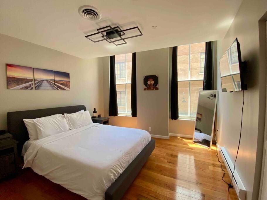 Downtown 2 Bedroom + Workstation @ The
