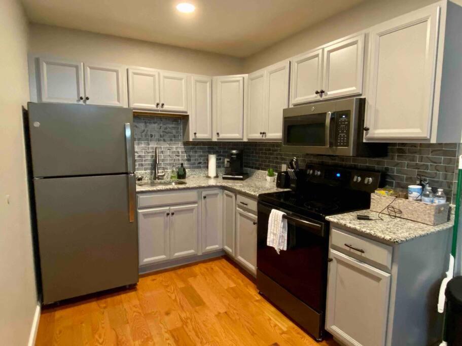 Downtown 2 Bedroom + Workstation @ The Albany