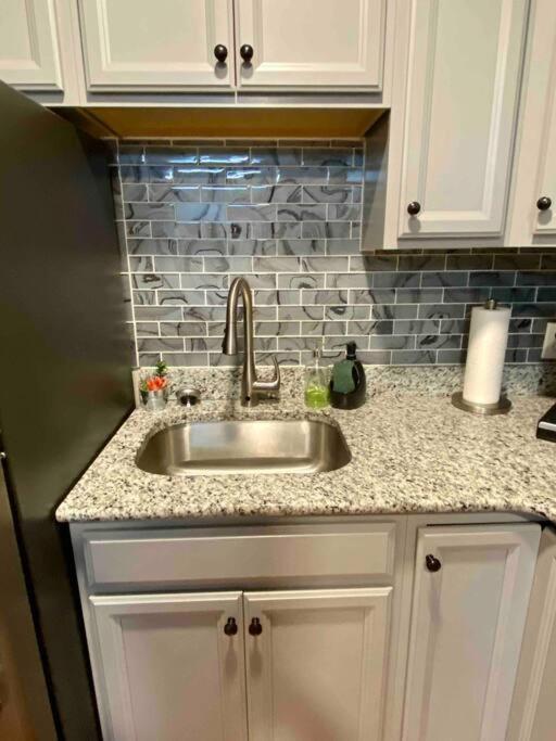 Apartment Downtown 2 Bedroom + Workstation @ The