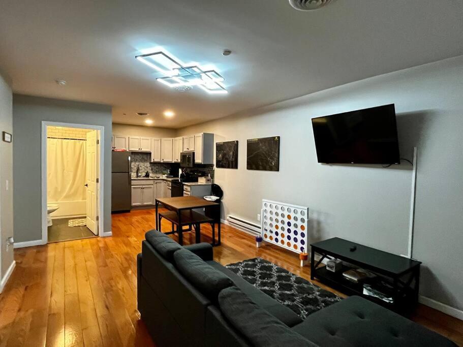 Downtown 2 Bedroom + Workstation @ The *