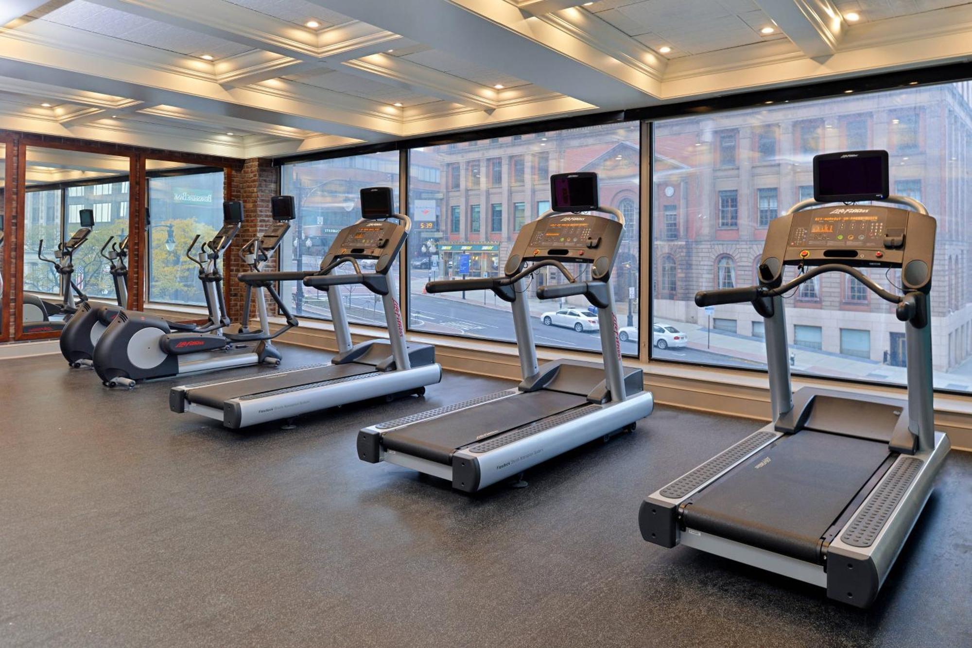 Fairfield & By Marriott Downtown 3*