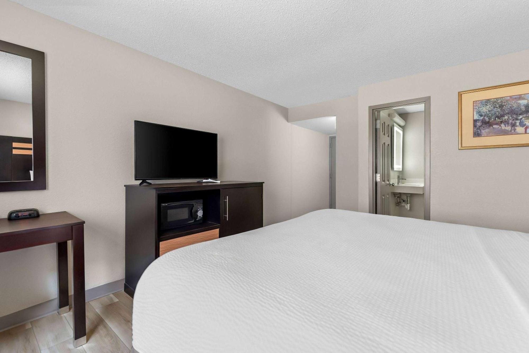 Days By Wyndham Suny Albany